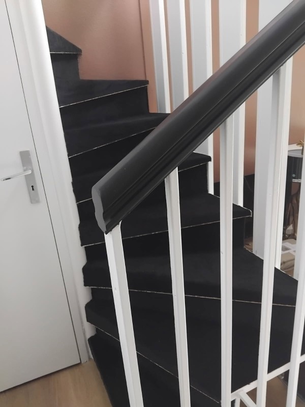 Rénovation d’un escalier avec pose de moquette près de Évreux et Louviers 