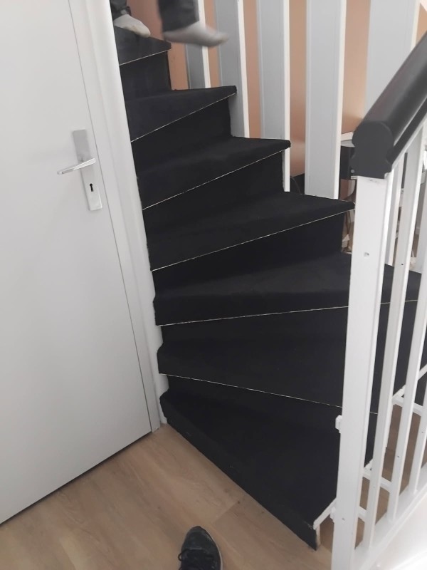 Rénovation d’un escalier avec pose de moquette près de Évreux et Louviers 